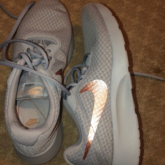 gray and rose gold nike shoes